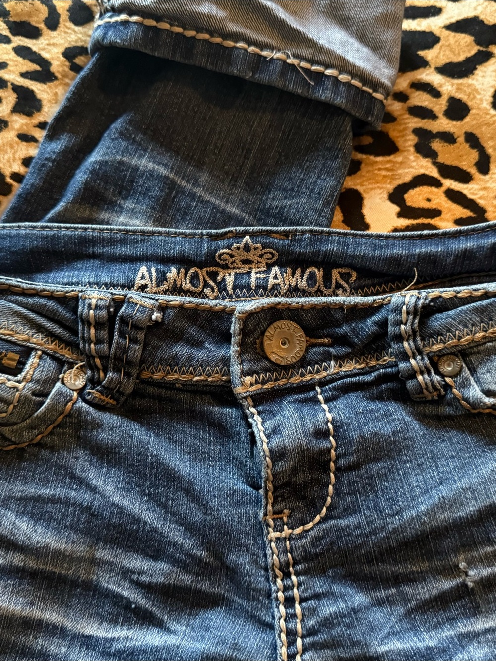 RARE Vintage Almost Famous
Thick Stitch Flap Pocket Jean Capri